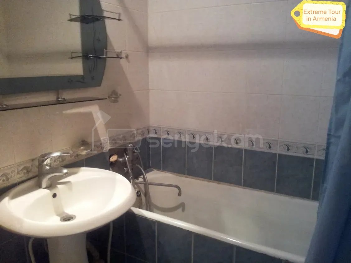 2 Սենյականոց Բնակարան Քարե Շենքում, 72քմ, 5/6 հարկ, Նորմալ Վիճակում, Կահավորված, Արևկող