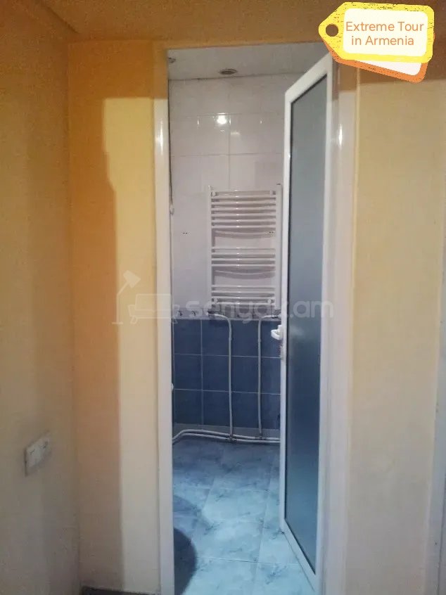 2 Սենյականոց Բնակարան Քարե Շենքում, 72քմ, 5/6 հարկ, Նորմալ Վիճակում, Կահավորված, Արևկող