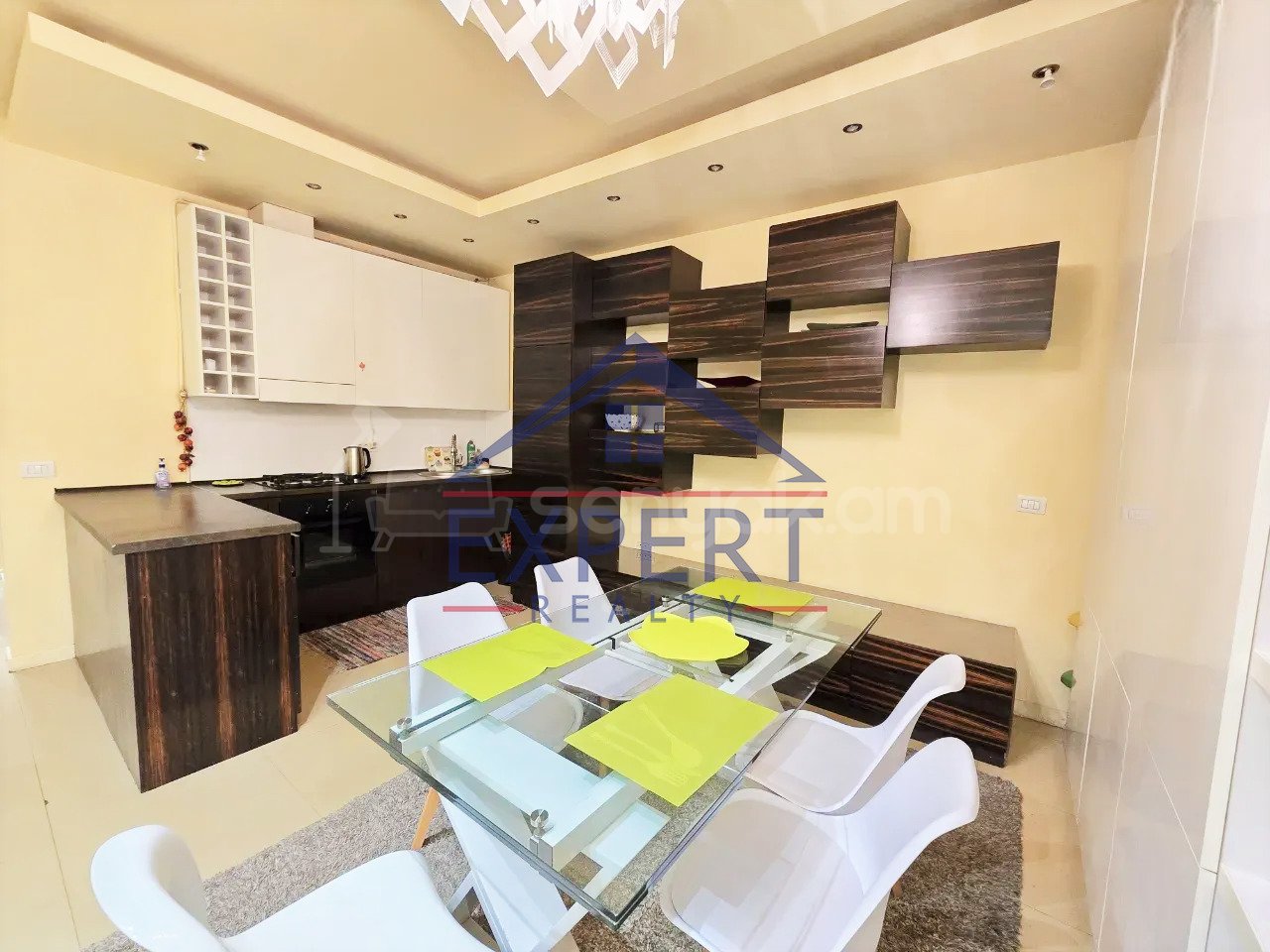 3 Սենյականոց Բնակարան Քարե Շենքում, 118քմ, 3/3 հարկ, Դիզայներական Վերանորոգված, Կահավորված, Արևկող