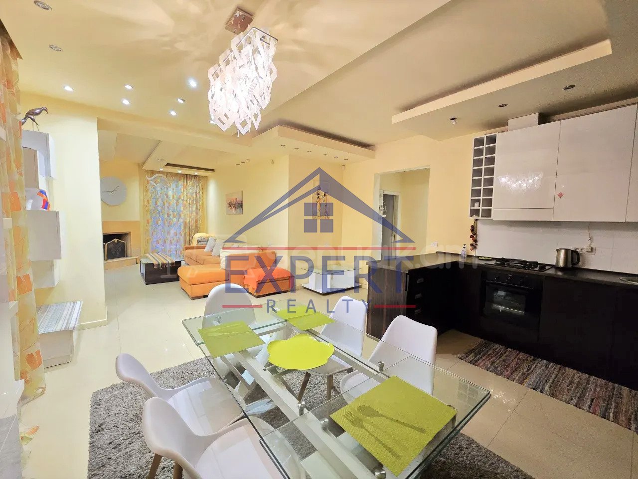 3 Սենյականոց Բնակարան Քարե Շենքում, 118քմ, 3/3 հարկ, Դիզայներական Վերանորոգված, Կահավորված, Արևկող