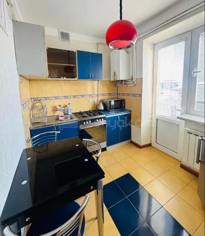 3 Սենյականոց Բնակարան Քարե Շենքում, 60քմ, 3/5 հարկ, Կապիտալ Վերանորոգված, Կահավորված