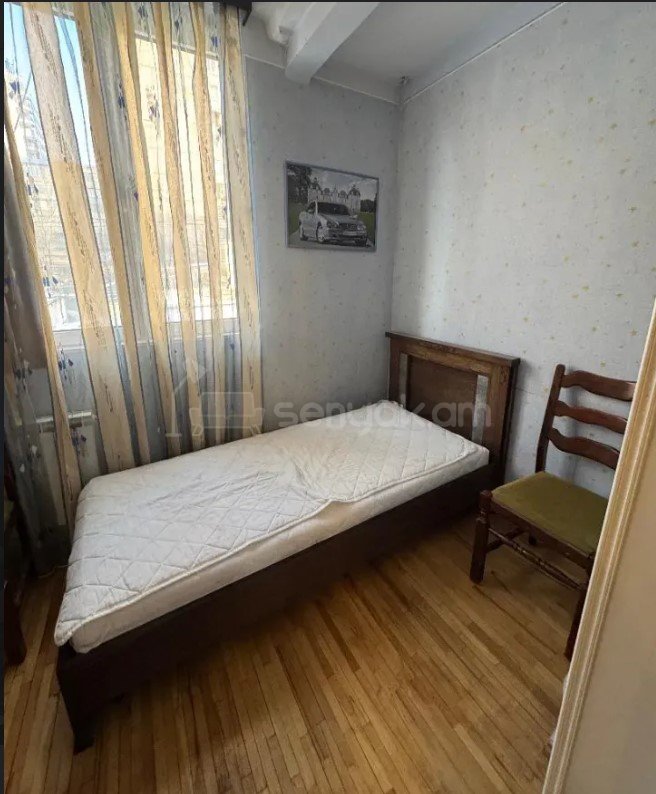 3 Սենյականոց Բնակարան Քարե Շենքում, 60քմ, 3/5 հարկ, Կապիտալ Վերանորոգված, Կահավորված