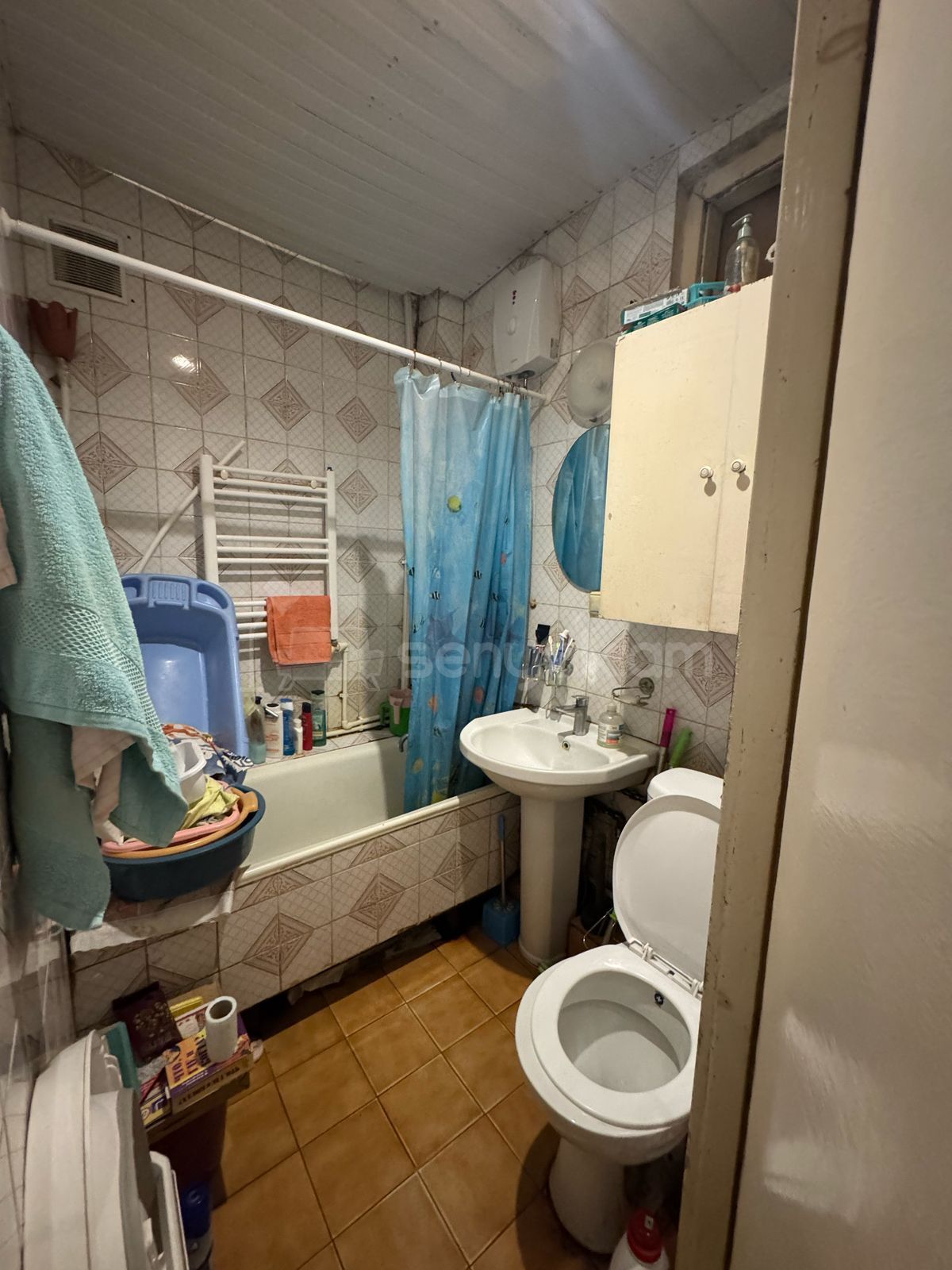 3 Սենյականոց Բնակարան Քարե Շենքում, 70քմ, 2/5 հարկ, Նորմալ Վիճակում