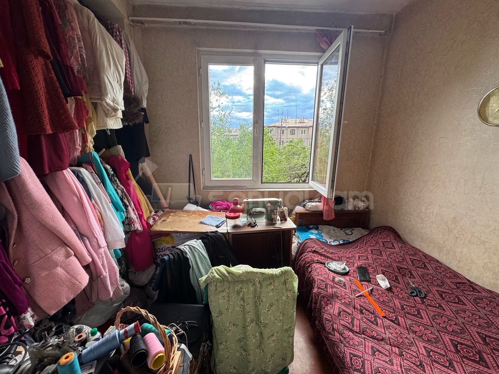 3 Սենյականոց Բնակարան Քարե Շենքում, 70քմ, 2/5 հարկ, Նորմալ Վիճակում