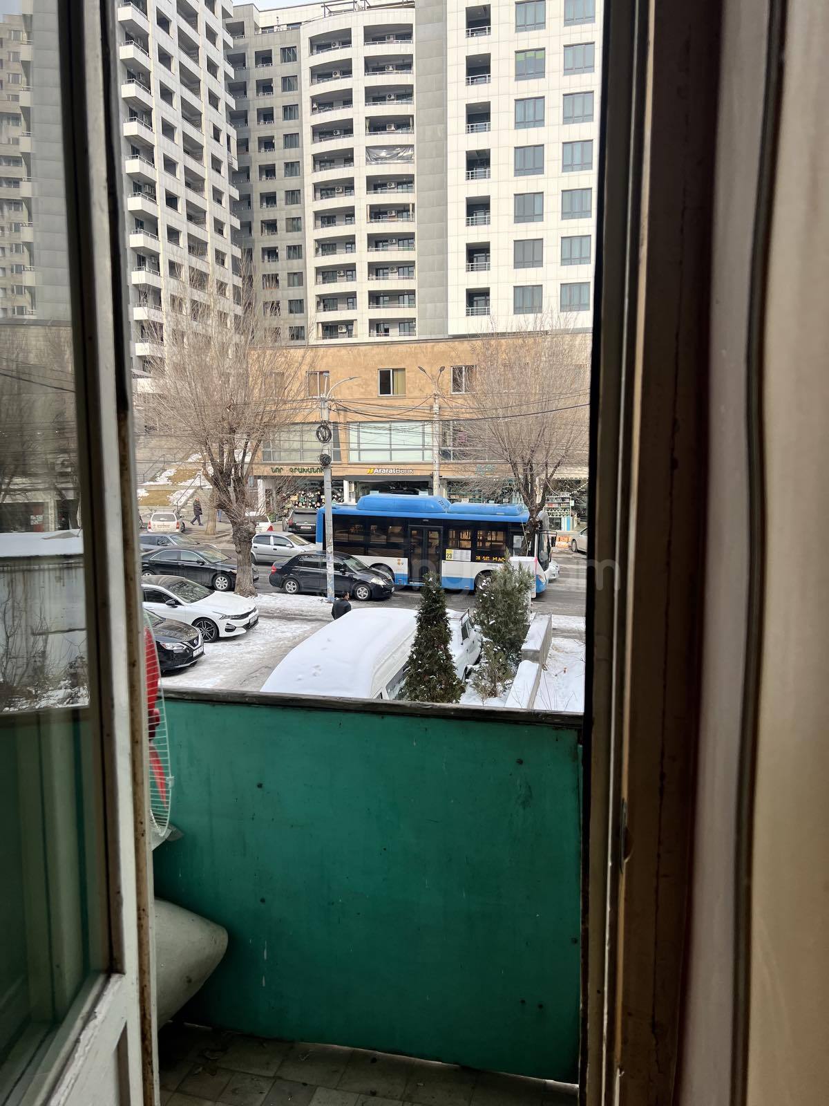 2 Սենյականոց Բնակարան Նորակառույց Քարե Շենքում, 65քմ, 2/5 հարկ, Նորմալ Վիճակում