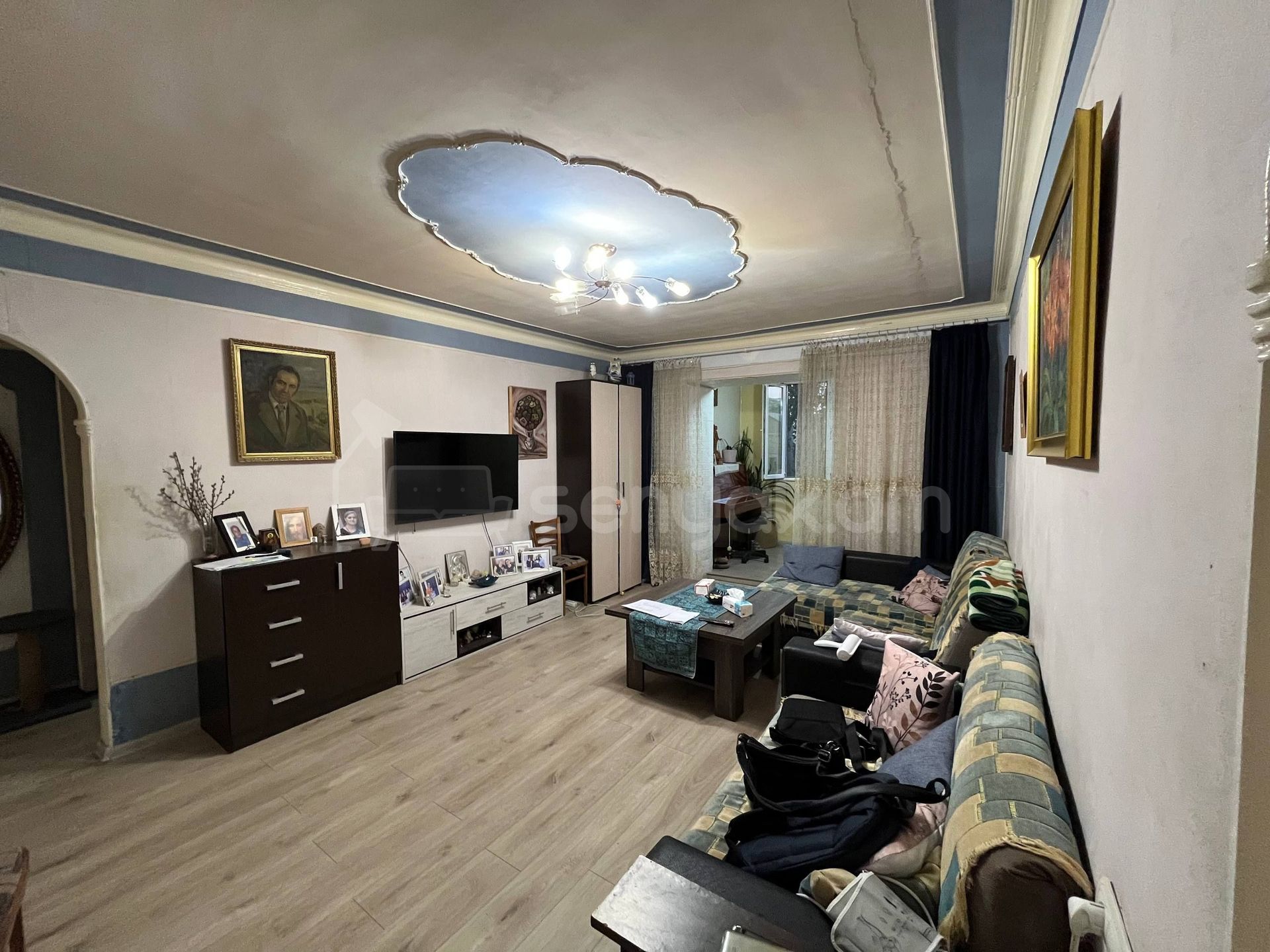 3 Սենյականոց Բնակարան Քարե Շենքում, 79քմ, 3/5 հարկ, Նորմալ Վիճակում, Կահավորված, Արևկող