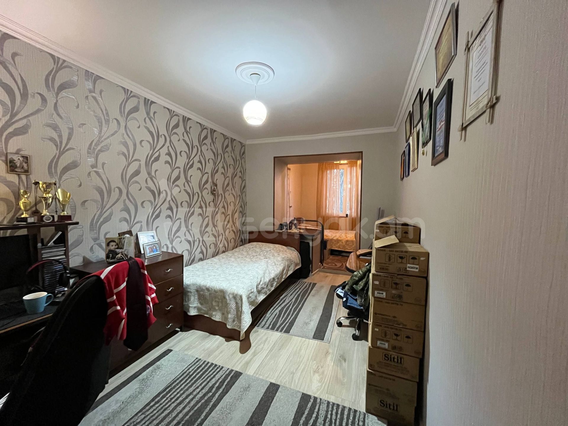 3 Սենյականոց Բնակարան Քարե Շենքում, 79քմ, 3/5 հարկ, Նորմալ Վիճակում, Կահավորված, Արևկող