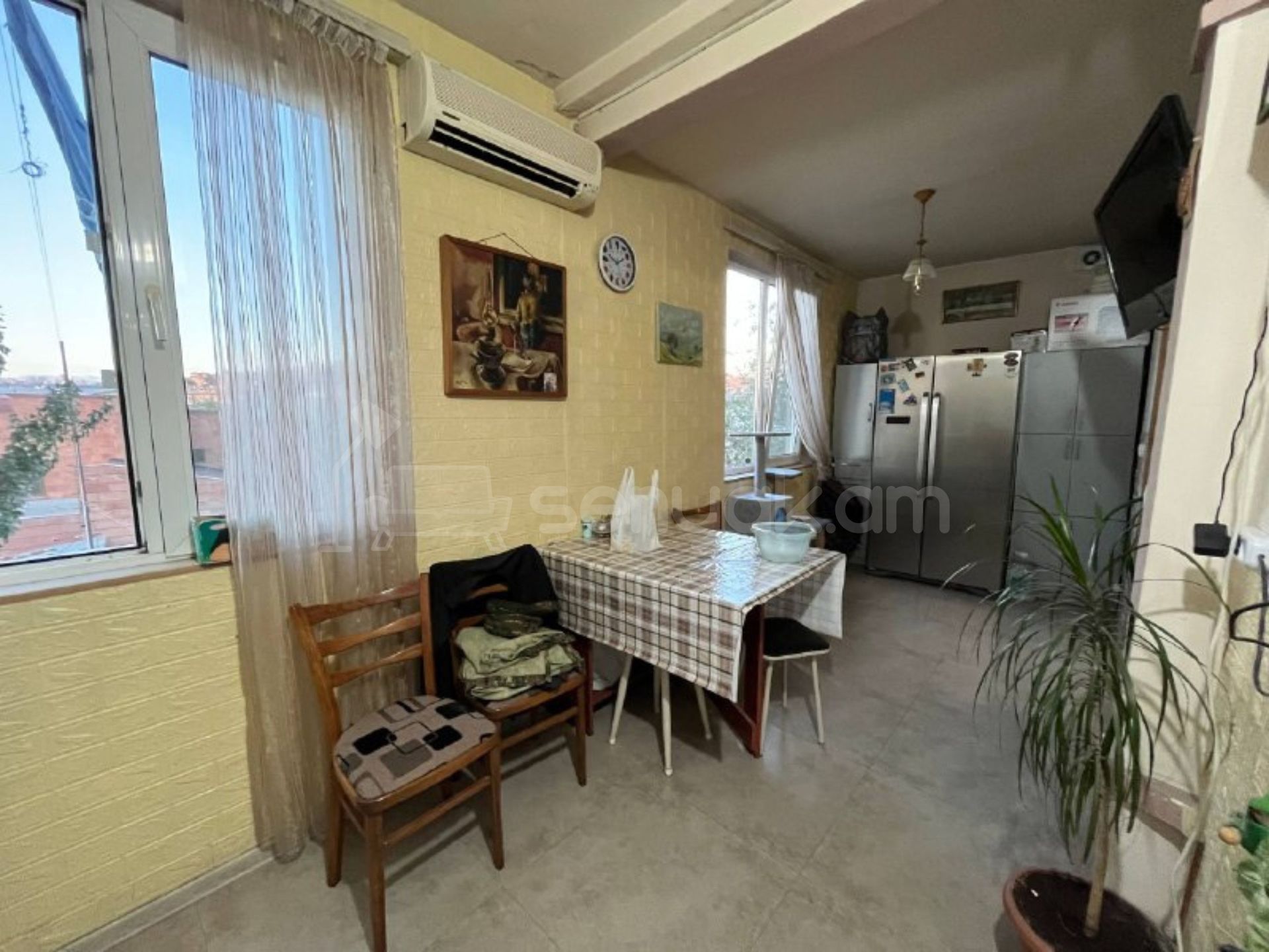 3 Սենյականոց Բնակարան Քարե Շենքում, 79քմ, 3/5 հարկ, Նորմալ Վիճակում, Կահավորված, Արևկող