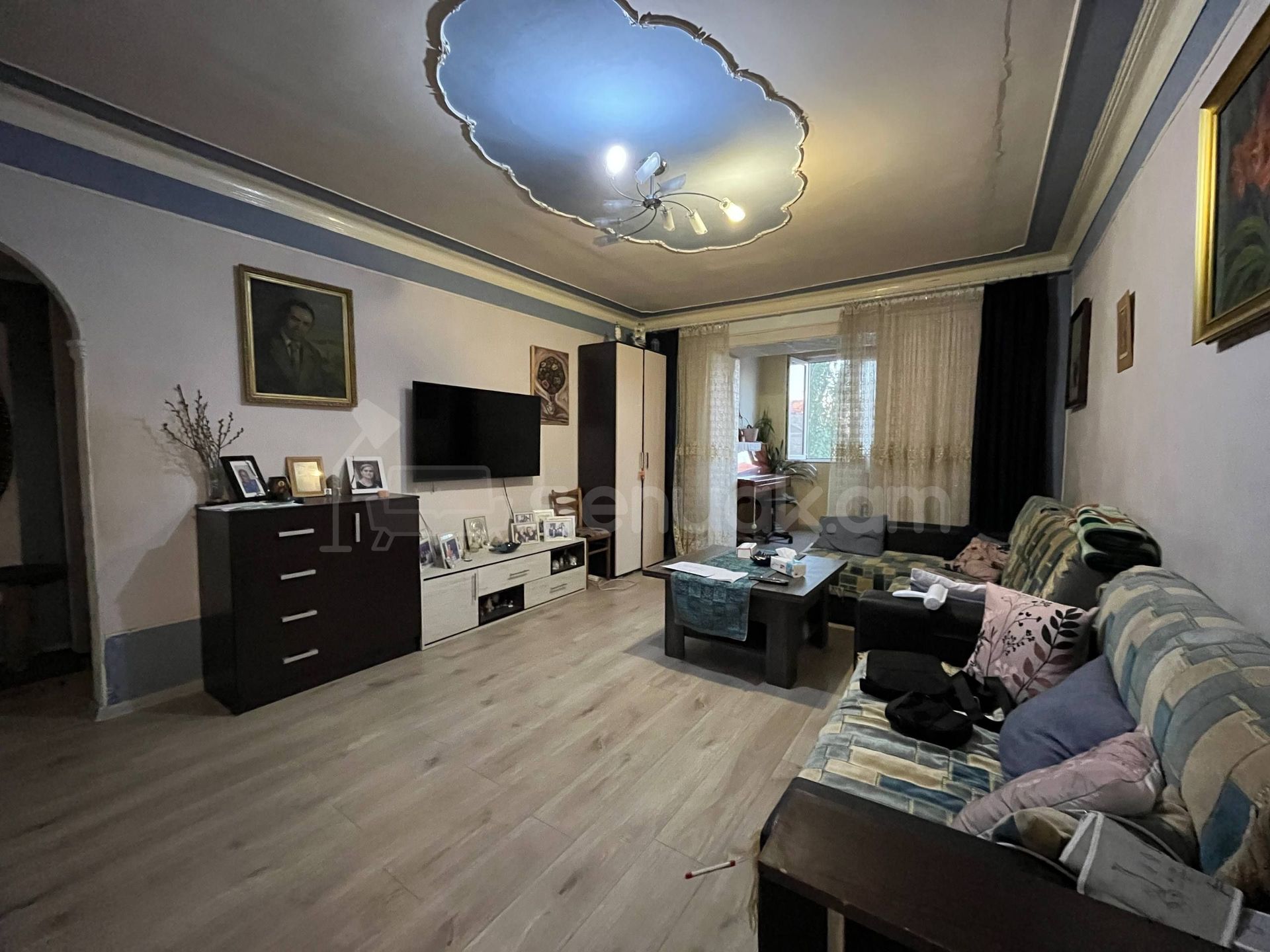 3 Սենյականոց Բնակարան Քարե Շենքում, 79քմ, 3/5 հարկ, Նորմալ Վիճակում, Կահավորված, Արևկող