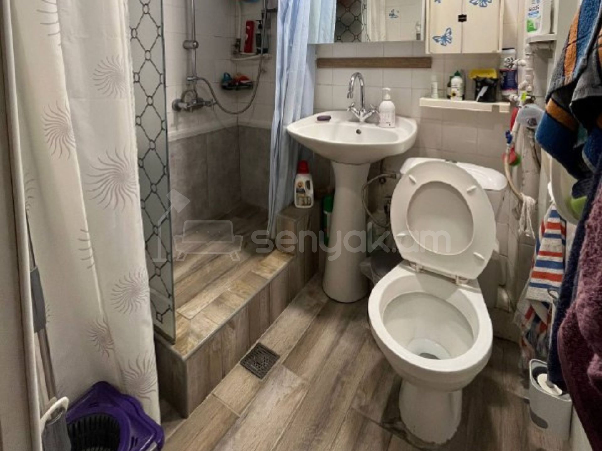 3 Սենյականոց Բնակարան Քարե Շենքում, 79քմ, 3/5 հարկ, Նորմալ Վիճակում, Կահավորված, Արևկող