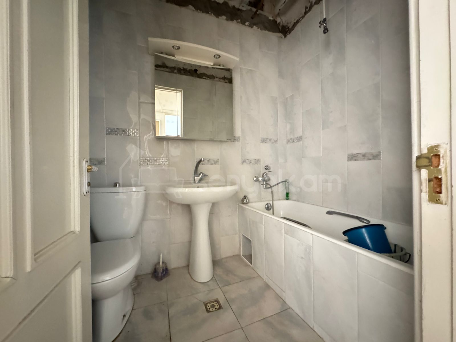 2 Սենյականոց Բնակարան Քարե Շենքում, 61քմ, 3/5 հարկ, Նորմալ Վիճակում