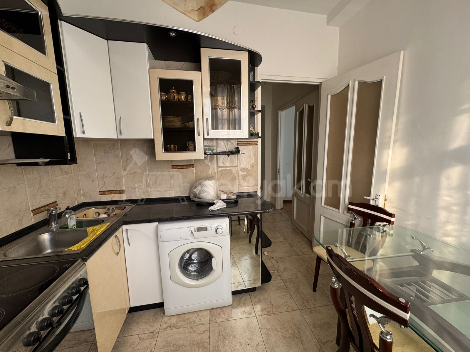 2 Սենյականոց Բնակարան Քարե Շենքում, 61քմ, 3/5 հարկ, Նորմալ Վիճակում