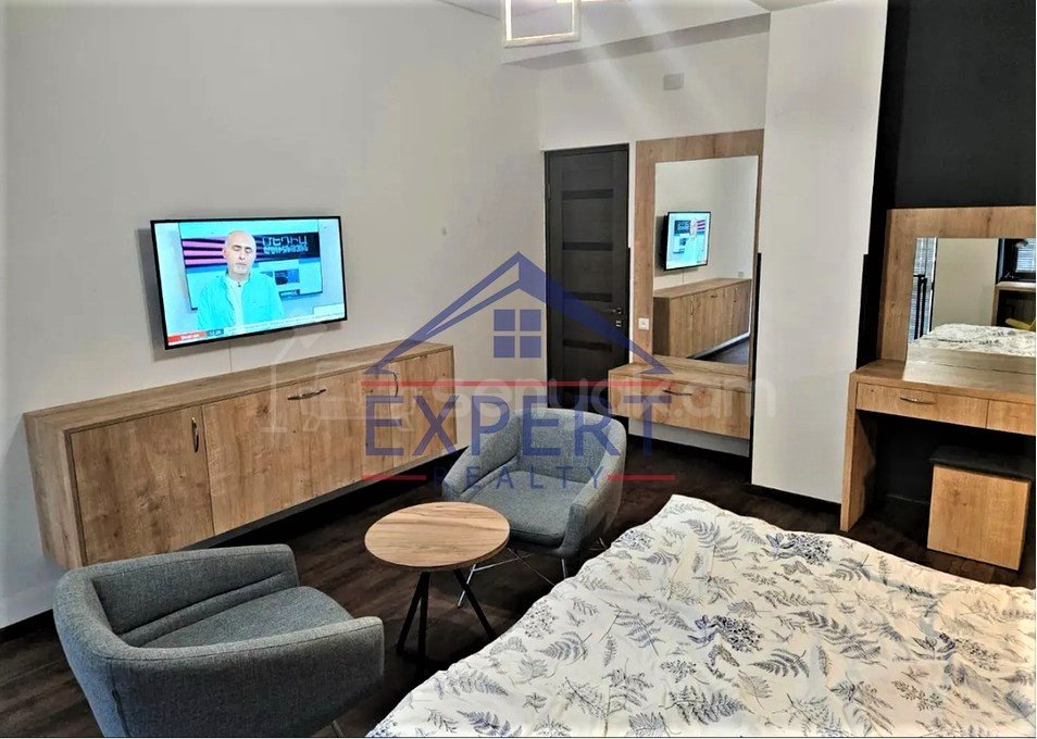 1 Սենյականոց Բնակարան, 40քմ, 1/8 հարկ, Դիզայներական Վերանորոգված, Կահավորված