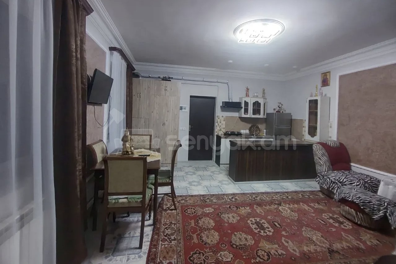 3 Սենյականոց Բնակարան Քարե Շենքում, 74քմ, 1/1 հարկ, Կապիտալ Վերանորոգված, Կահավորված, Արևկող