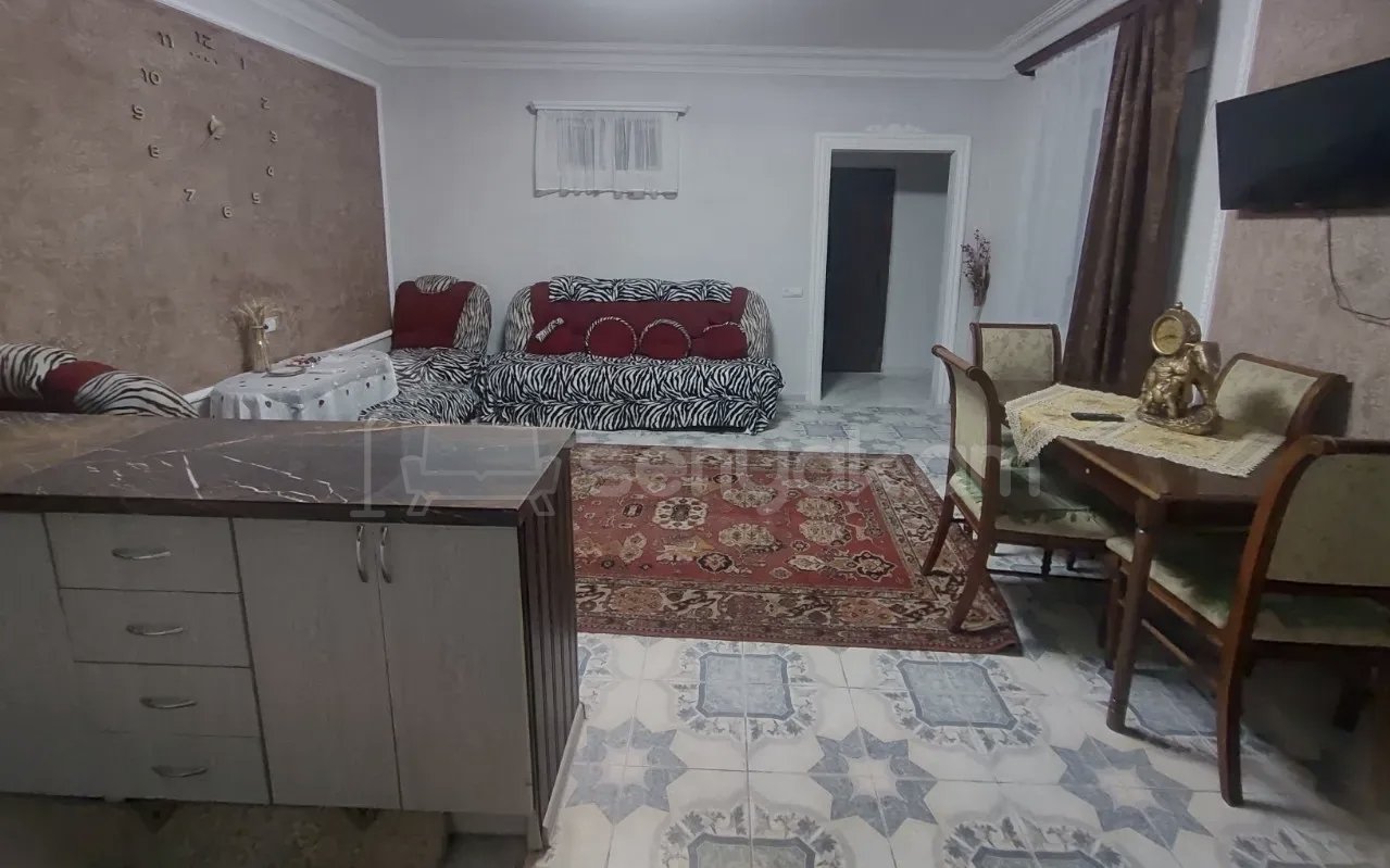 3 Սենյականոց Բնակարան Քարե Շենքում, 74քմ, 1/1 հարկ, Կապիտալ Վերանորոգված, Կահավորված, Արևկող