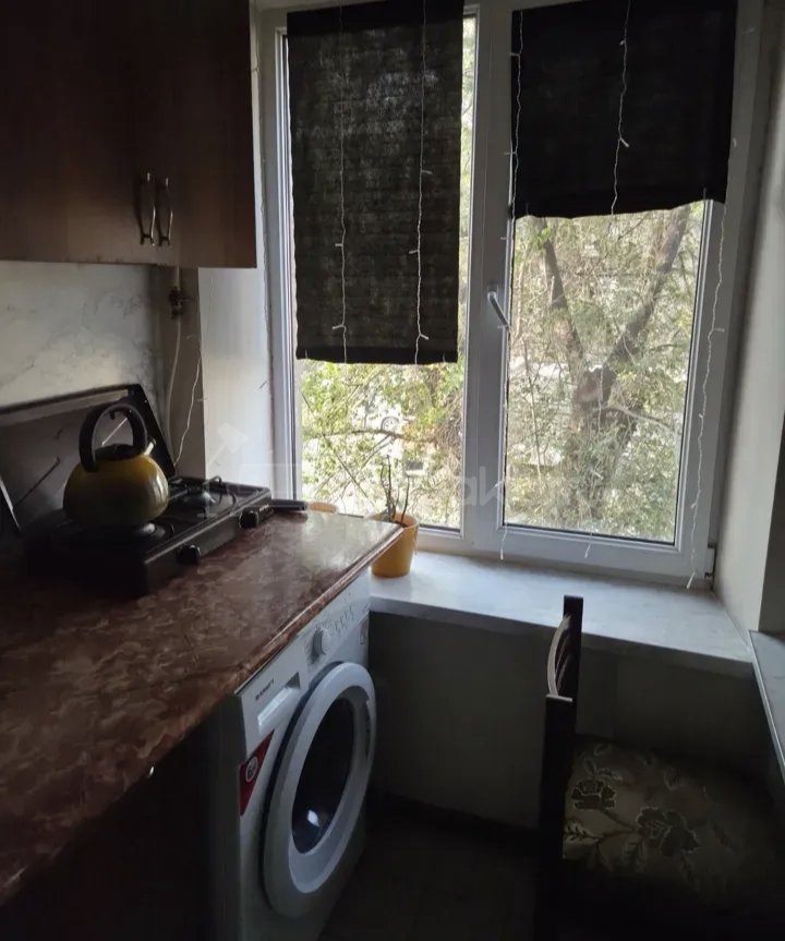 1 Սենյականոց Բնակարան Քարե Շենքում, 40քմ, 3/5 հարկ, Նորմալ Վիճակում, Կահավորված