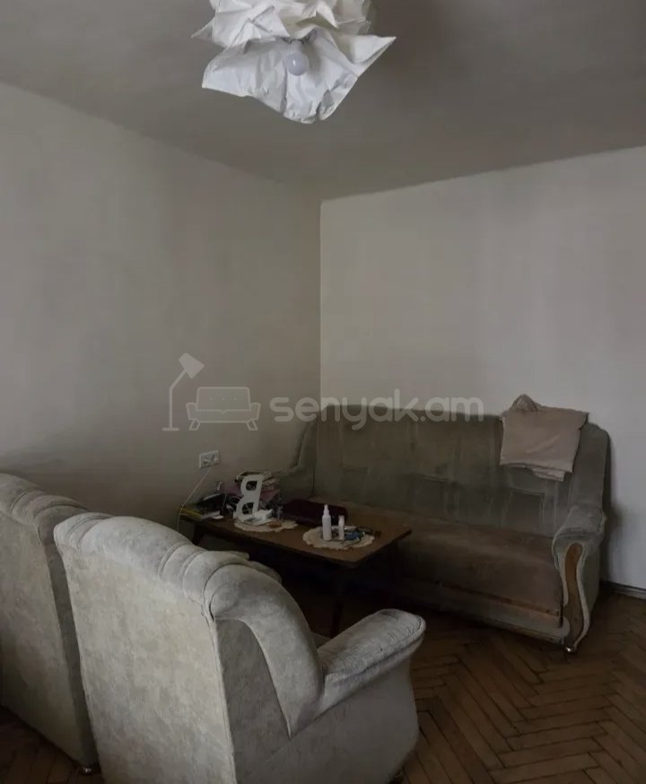 1 Սենյականոց Բնակարան Քարե Շենքում, 45քմ, 2/4 հարկ, Նորմալ Վիճակում, Կահավորված