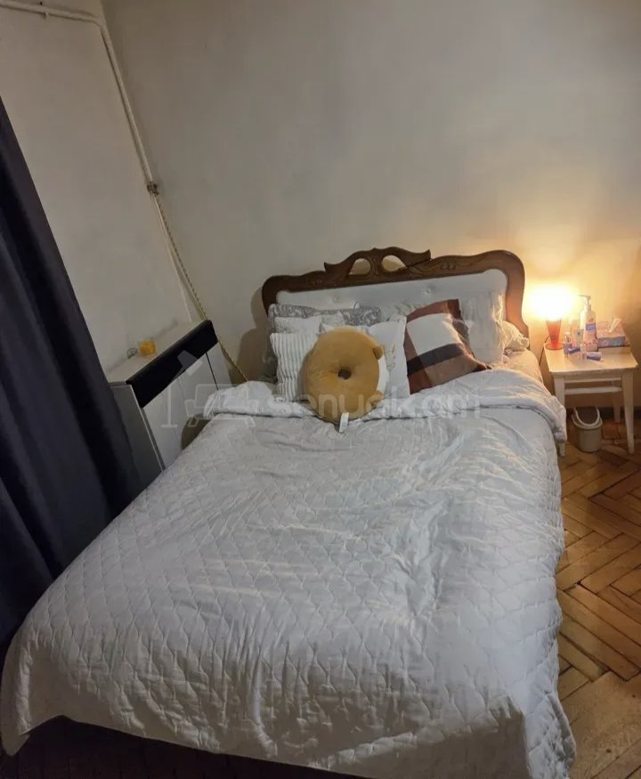 1 Սենյականոց Բնակարան Քարե Շենքում, 45քմ, 2/4 հարկ, Նորմալ Վիճակում, Կահավորված