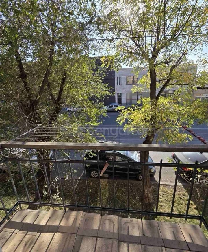 1 Սենյականոց Բնակարան Քարե Շենքում, 45քմ, 2/4 հարկ, Նորմալ Վիճակում, Կահավորված