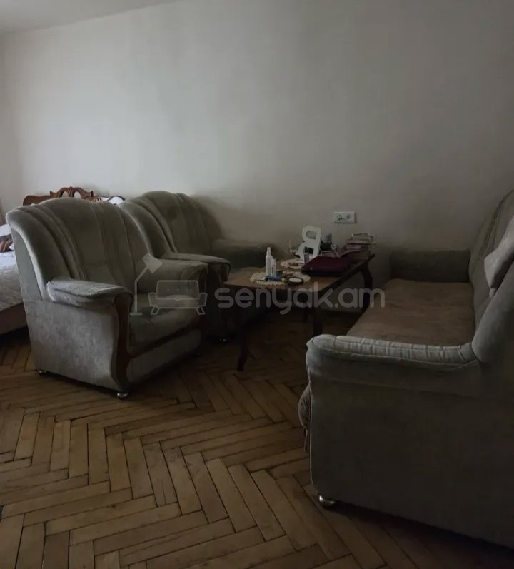 1 Սենյականոց Բնակարան Քարե Շենքում, 45քմ, 2/4 հարկ, Նորմալ Վիճակում, Կահավորված