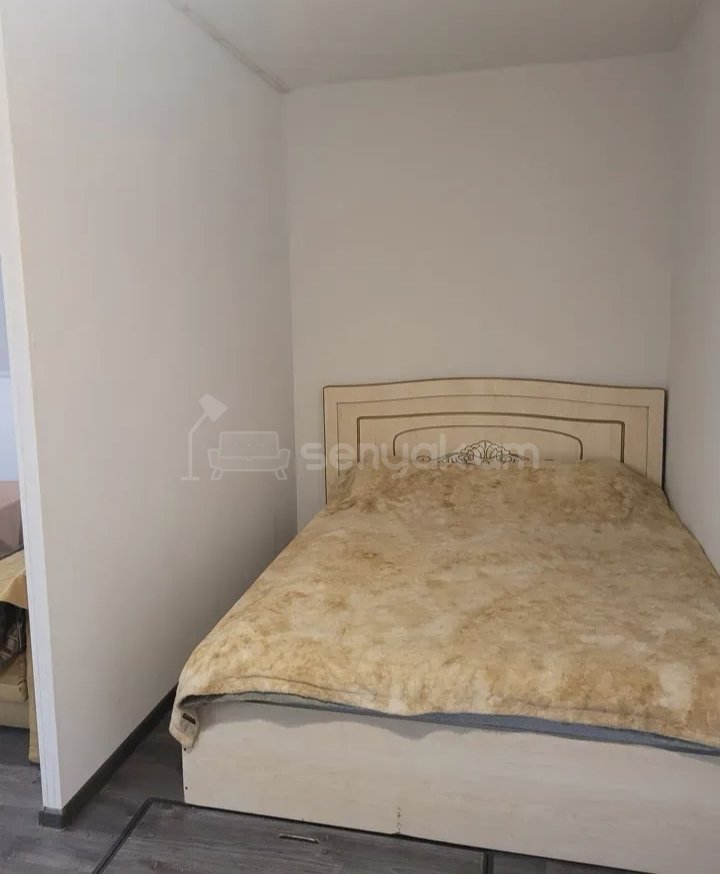 1 Սենյականոց Բնակարան Քարե Շենքում, 45քմ, 2/4 հարկ, Նորմալ Վիճակում, Կահավորված, Արևկող