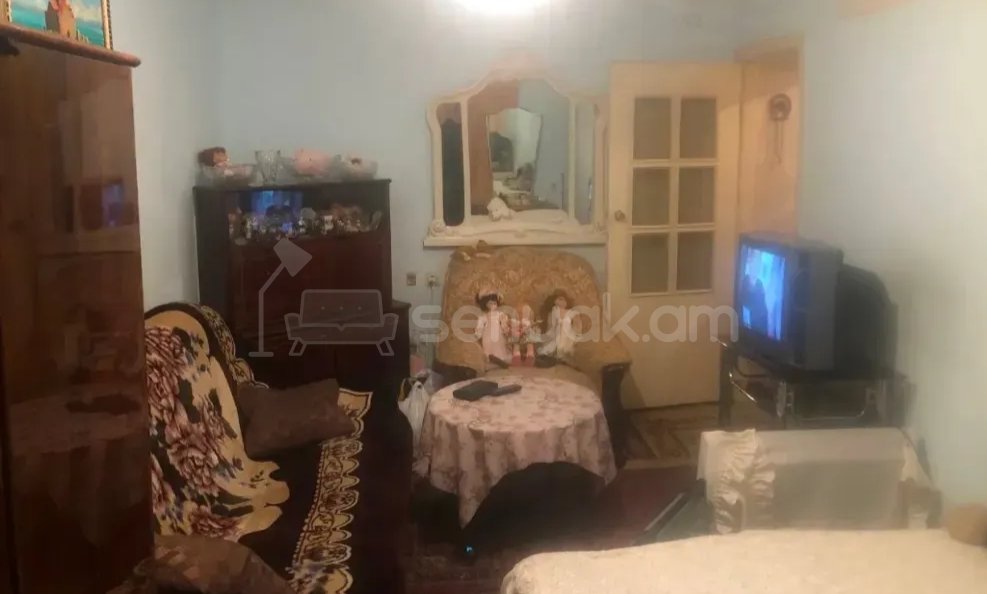 1 Սենյականոց Բնակարան Քարե Շենքում, 40քմ, 1/4 հարկ, Նորմալ Վիճակում, Կահավորված, Արևկող