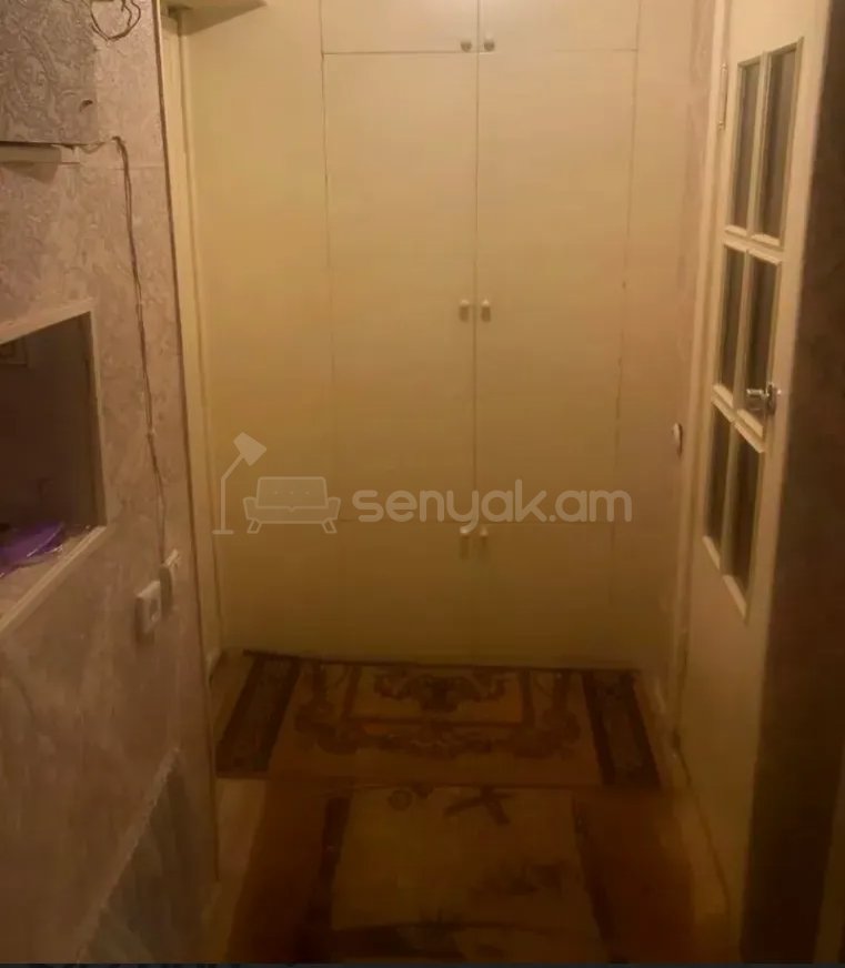 1 Սենյականոց Բնակարան Քարե Շենքում, 40քմ, 1/4 հարկ, Նորմալ Վիճակում, Կահավորված, Արևկող