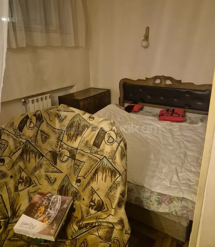 2 Սենյականոց Բնակարան Քարե Շենքում, 64քմ, 3/9 հարկ, Նորմալ Վիճակում, Կահավորված, Արևկող