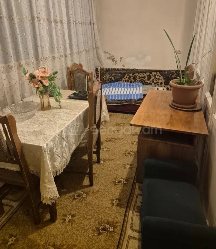 2 Սենյականոց Բնակարան Քարե Շենքում, 64քմ, 3/9 հարկ, Նորմալ Վիճակում, Կահավորված, Արևկող