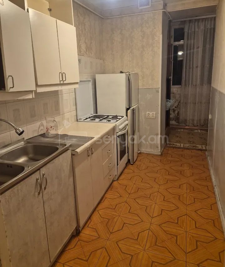 2 Սենյականոց Բնակարան Քարե Շենքում, 64քմ, 3/9 հարկ, Նորմալ Վիճակում, Կահավորված, Արևկող