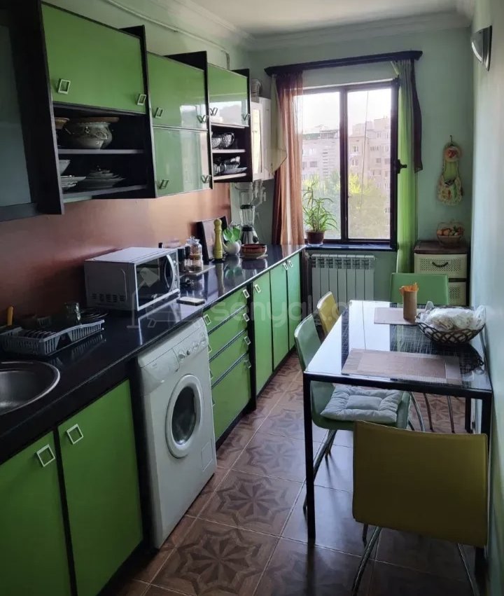 3 Սենյականոց Բնակարան, 77քմ, 5/9 հարկ, Նորմալ Վիճակում, Կահավորված, Արևկող