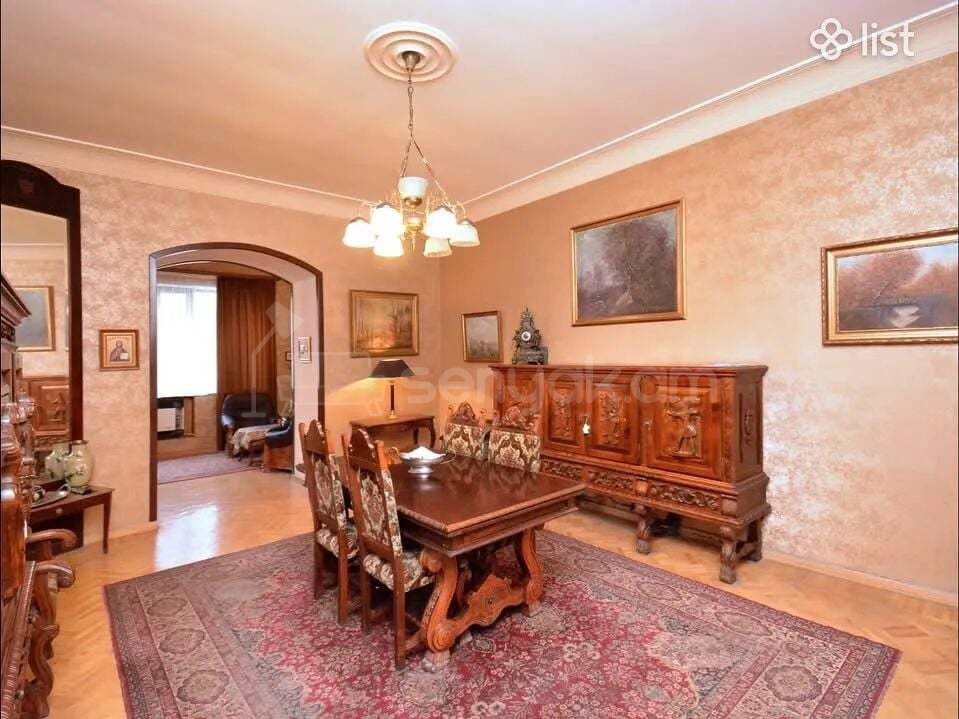 4 Սենյականոց Բնակարան Քարե Շենքում, 130քմ, 2/4 հարկ, Նորմալ Վիճակում