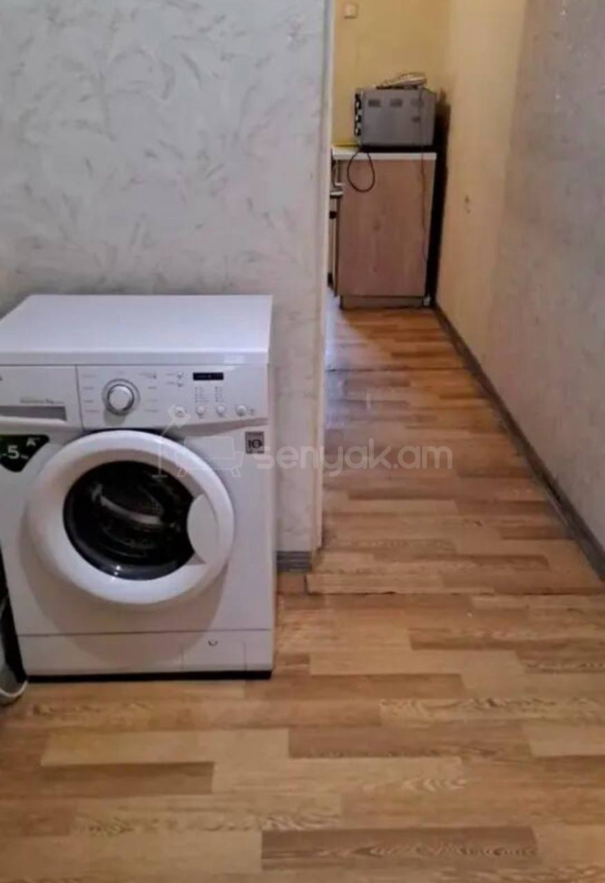 2 Սենյականոց Բնակարան Քարե Շենքում, 63քմ, 5/5 հարկ, Նորմալ Վիճակում, Կահավորված, Արևկող