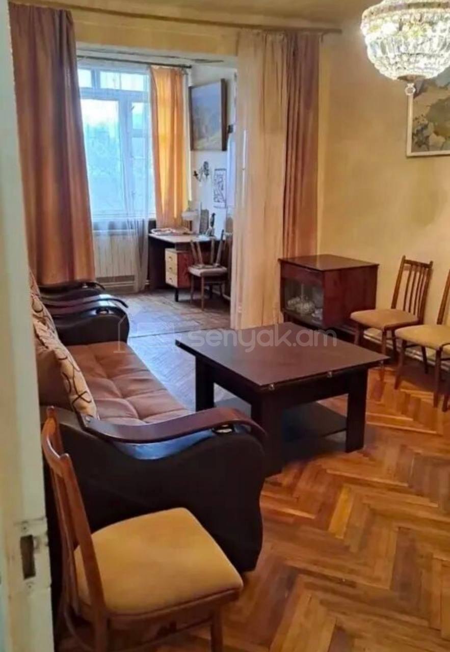 2 Սենյականոց Բնակարան Քարե Շենքում, 63քմ, 5/5 հարկ, Նորմալ Վիճակում, Կահավորված, Արևկող