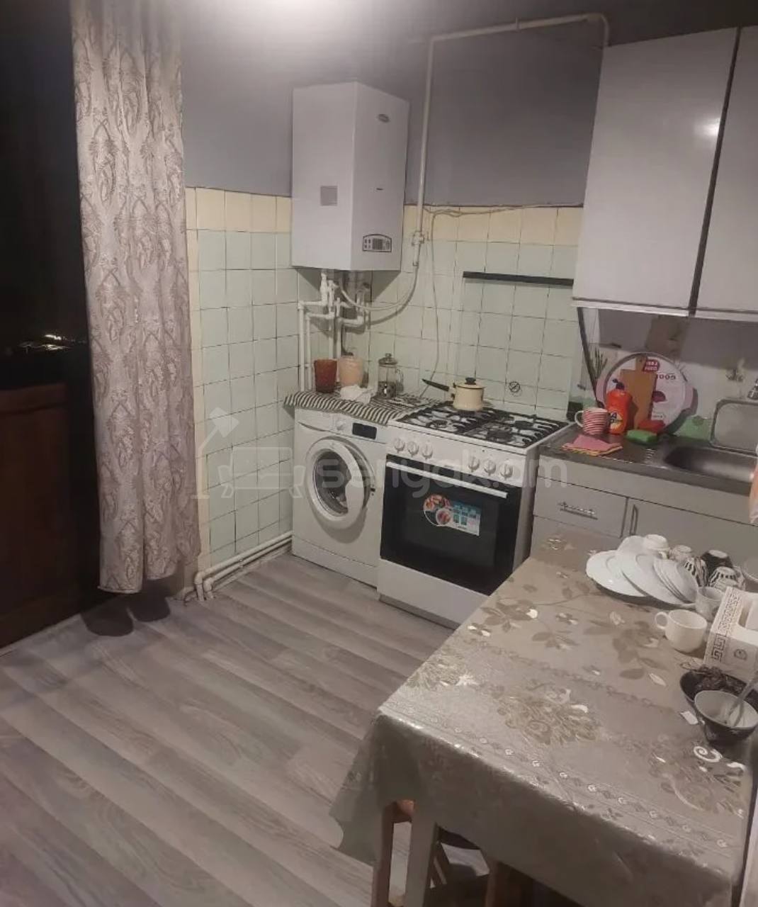 3 Սենյականոց Բնակարան Քարե Շենքում, 80քմ, 4/5 հարկ, Նորմալ Վիճակում, Կահավորված, Արևկող