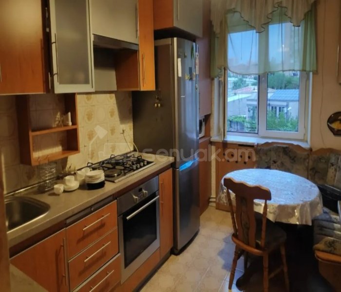 3 Սենյականոց Բնակարան Քարե Շենքում, 80քմ, 5/6 հարկ, Կապիտալ Վերանորոգված