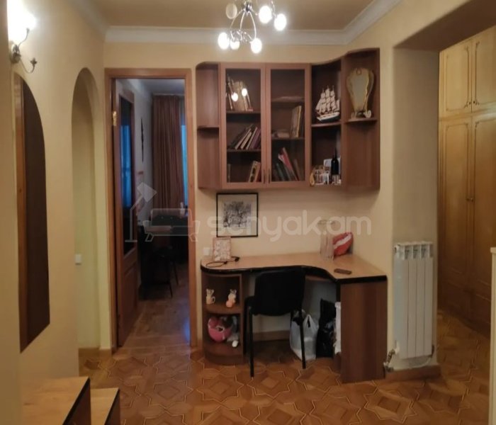 3 Սենյականոց Բնակարան Քարե Շենքում, 80քմ, 5/6 հարկ, Կապիտալ Վերանորոգված