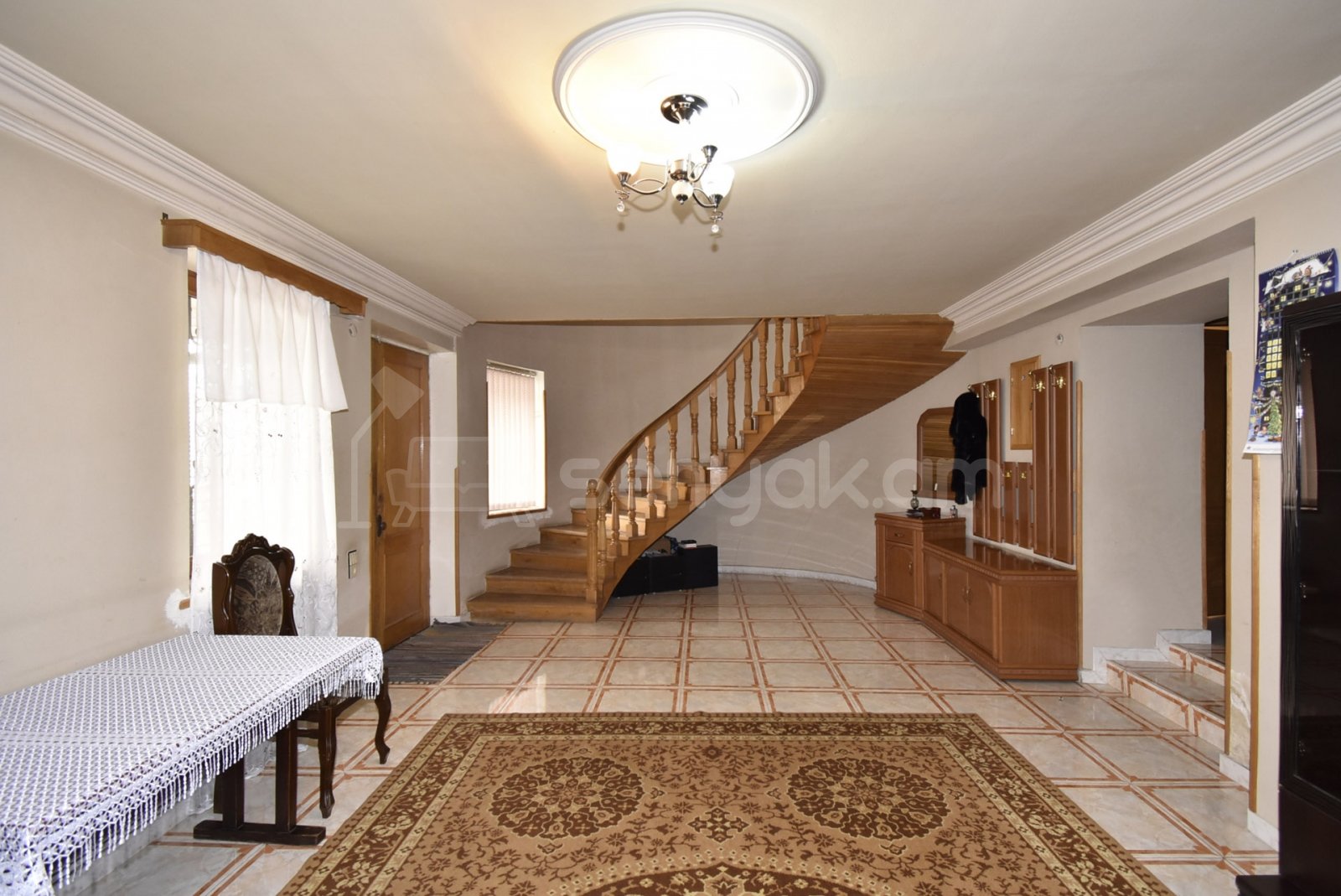 4 Սենյականոց Սեփական Տուն, 250քմ, Նորմալ Վիճակում, Ավտոտնակով