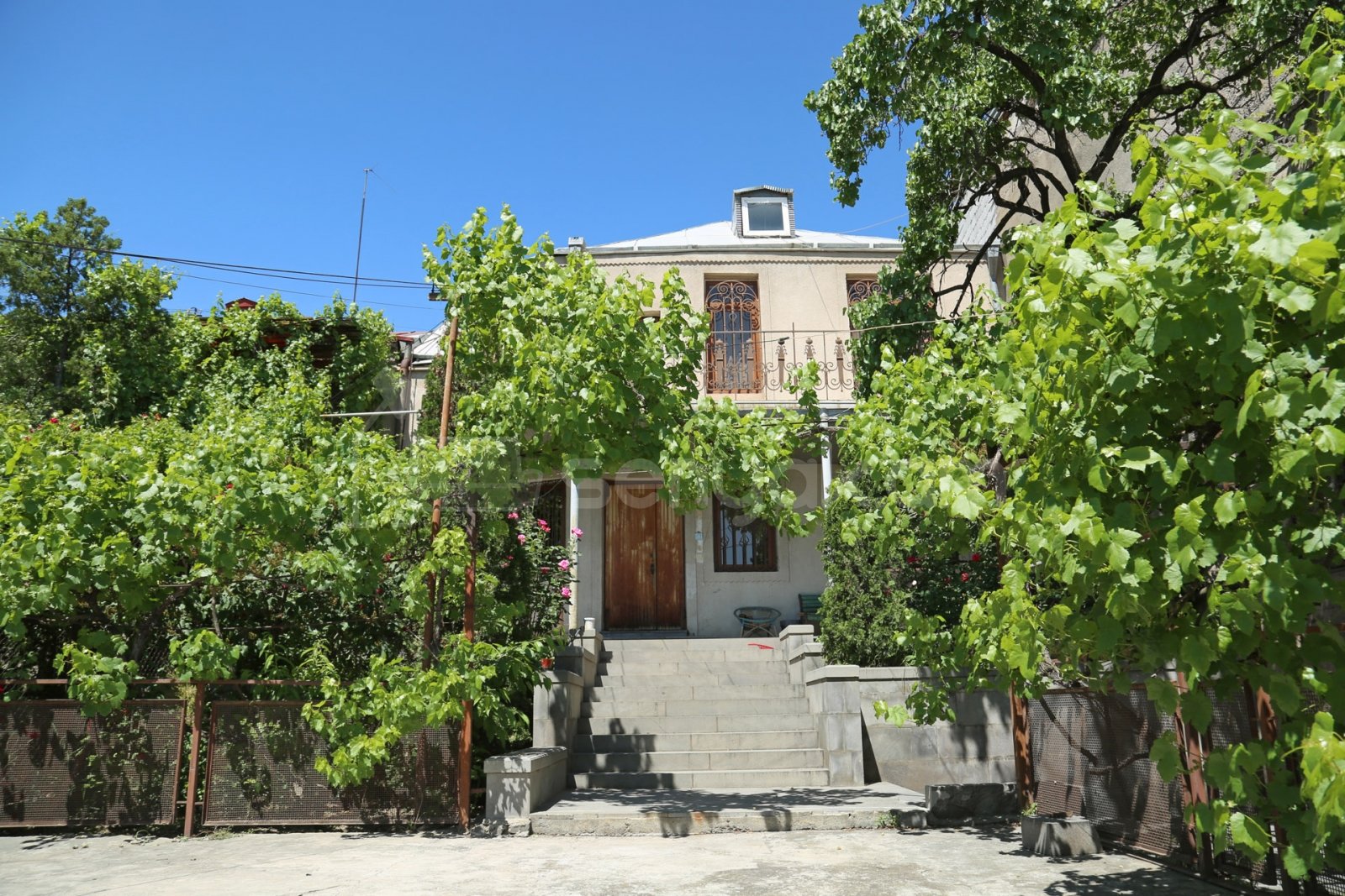 4 Սենյականոց Սեփական Տուն, 250քմ, Նորմալ Վիճակում, Ավտոտնակով