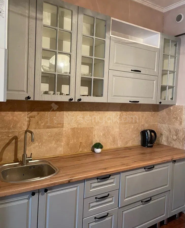 3 Սենյականոց Բնակարան Քարե Շենքում, 65քմ, 4/4 հարկ, Կապիտալ Վերանորոգված, Կահավորված, Արևկող