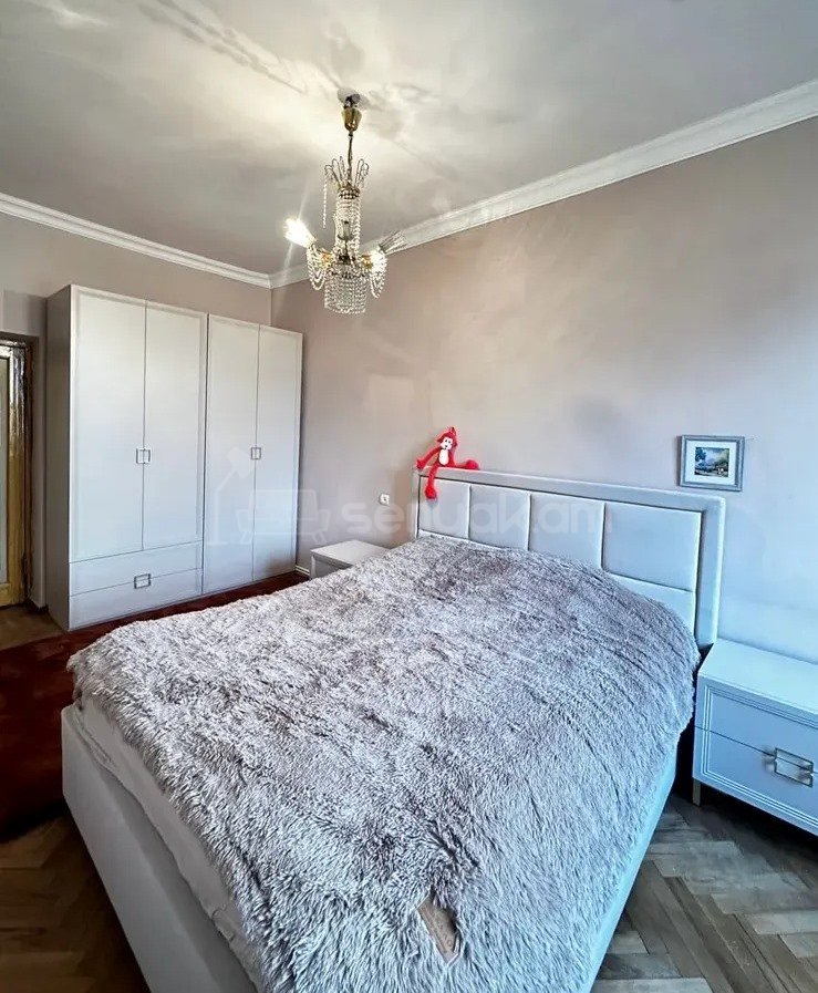 3 Սենյականոց Բնակարան Քարե Շենքում, 65քմ, 4/4 հարկ, Կապիտալ Վերանորոգված, Կահավորված, Արևկող