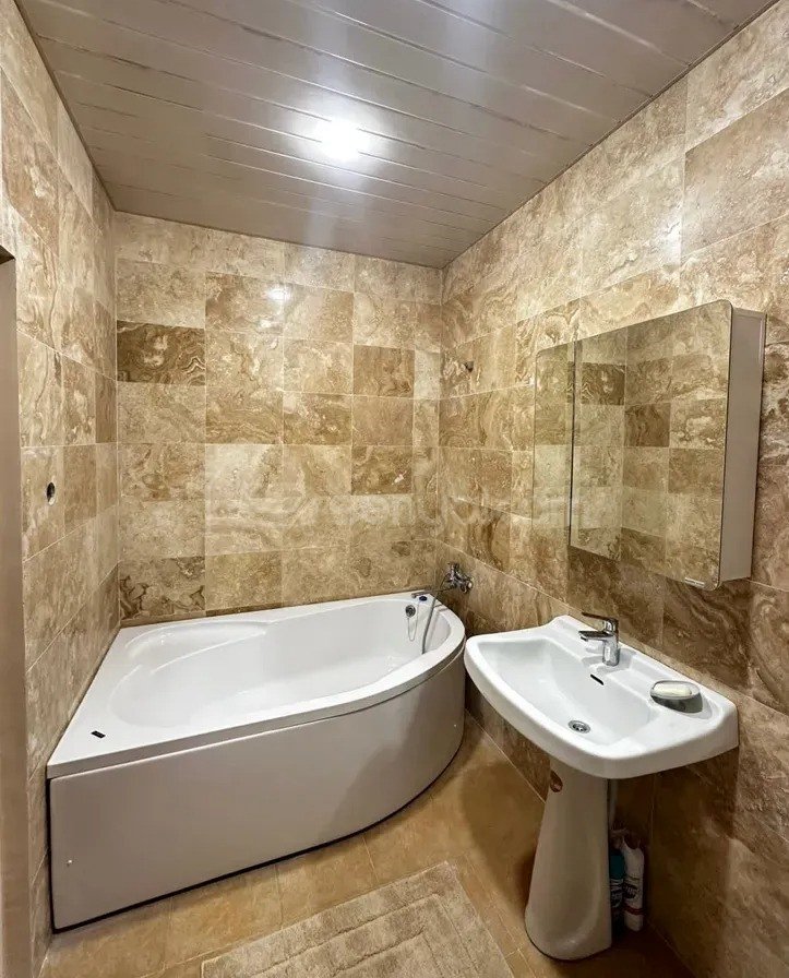 3 Սենյականոց Բնակարան Քարե Շենքում, 65քմ, 4/4 հարկ, Կապիտալ Վերանորոգված, Կահավորված, Արևկող