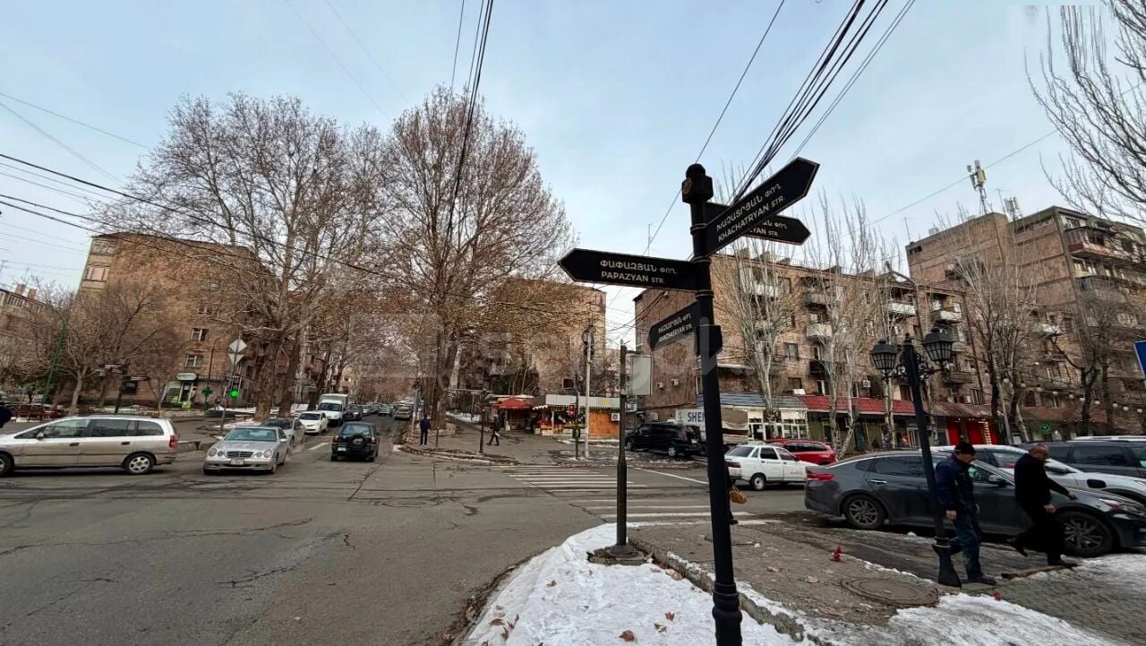 2 Սենյականոց Բնակարան Քարե Շենքում, 54քմ, 3/5 հարկ, Պետական Վիճակում