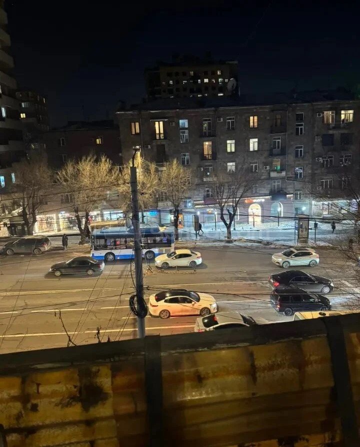 1 Սենյականոց Բնակարան Քարե Շենքում, 37քմ, 4/5 հարկ, Նորմալ Վիճակում