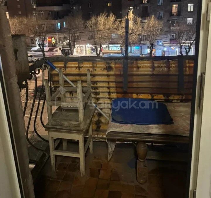 1 Սենյականոց Բնակարան Քարե Շենքում, 37քմ, 4/5 հարկ, Նորմալ Վիճակում