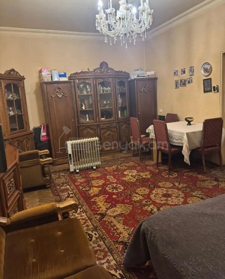 1 Սենյականոց Բնակարան Քարե Շենքում, 37քմ, 4/5 հարկ, Նորմալ Վիճակում