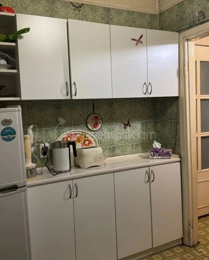 1 Սենյականոց Բնակարան Քարե Շենքում, 37քմ, 4/5 հարկ, Նորմալ Վիճակում