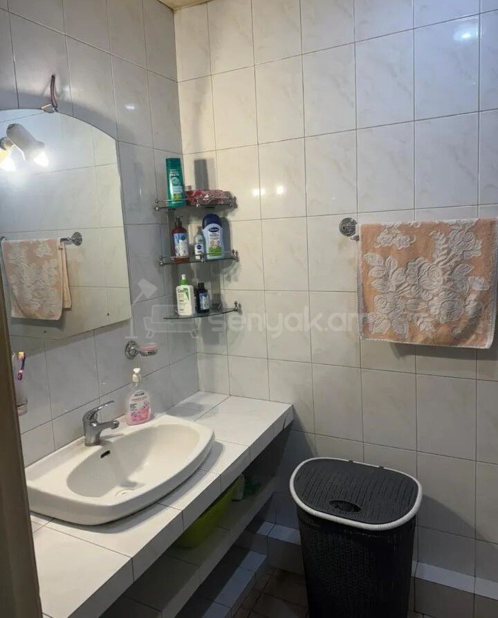 1 Սենյականոց Բնակարան Քարե Շենքում, 37քմ, 4/5 հարկ, Նորմալ Վիճակում