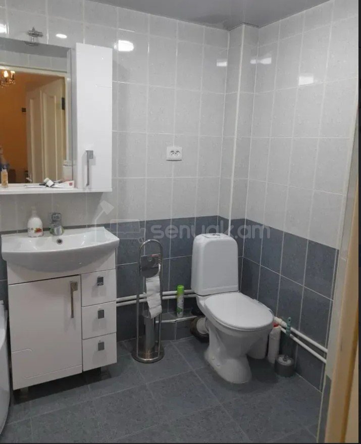 2 Սենյականոց Բնակարան Քարե Շենքում, 75քմ, 3/5 հարկ, Կապիտալ Վերանորոգված, Կահավորված