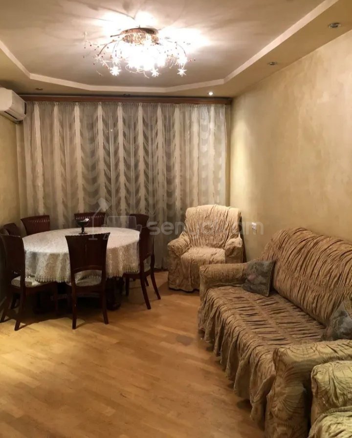 3 Սենյականոց Բնակարան Քարե Շենքում, 60քմ, 5/5 հարկ, Նորմալ Վիճակում, Կահավորված